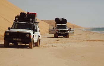 GEO-TOURS-Expeditionslogistik: Mauretanien - dieser Teil der Atlantikküste kann nur bei Ebbe passiert werden